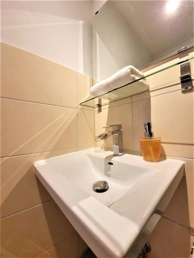 Studio Rome In Der Altstadt Apartment Freiburg Bagian luar foto
