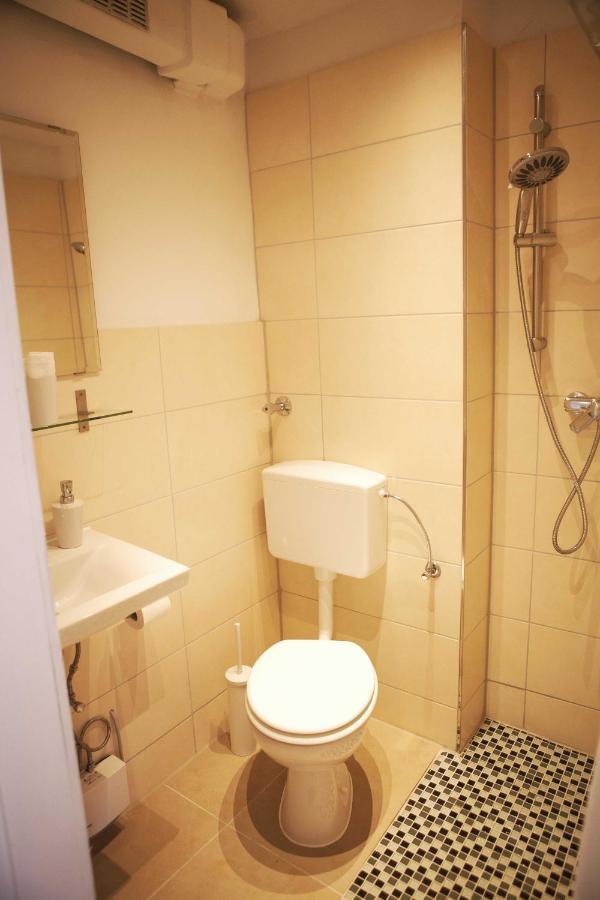 Studio Rome In Der Altstadt Apartment Freiburg Bagian luar foto